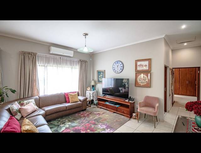 2 BEDROOM SIMPLEX FOR SALE IN RETIRE AT MIDSTREAM